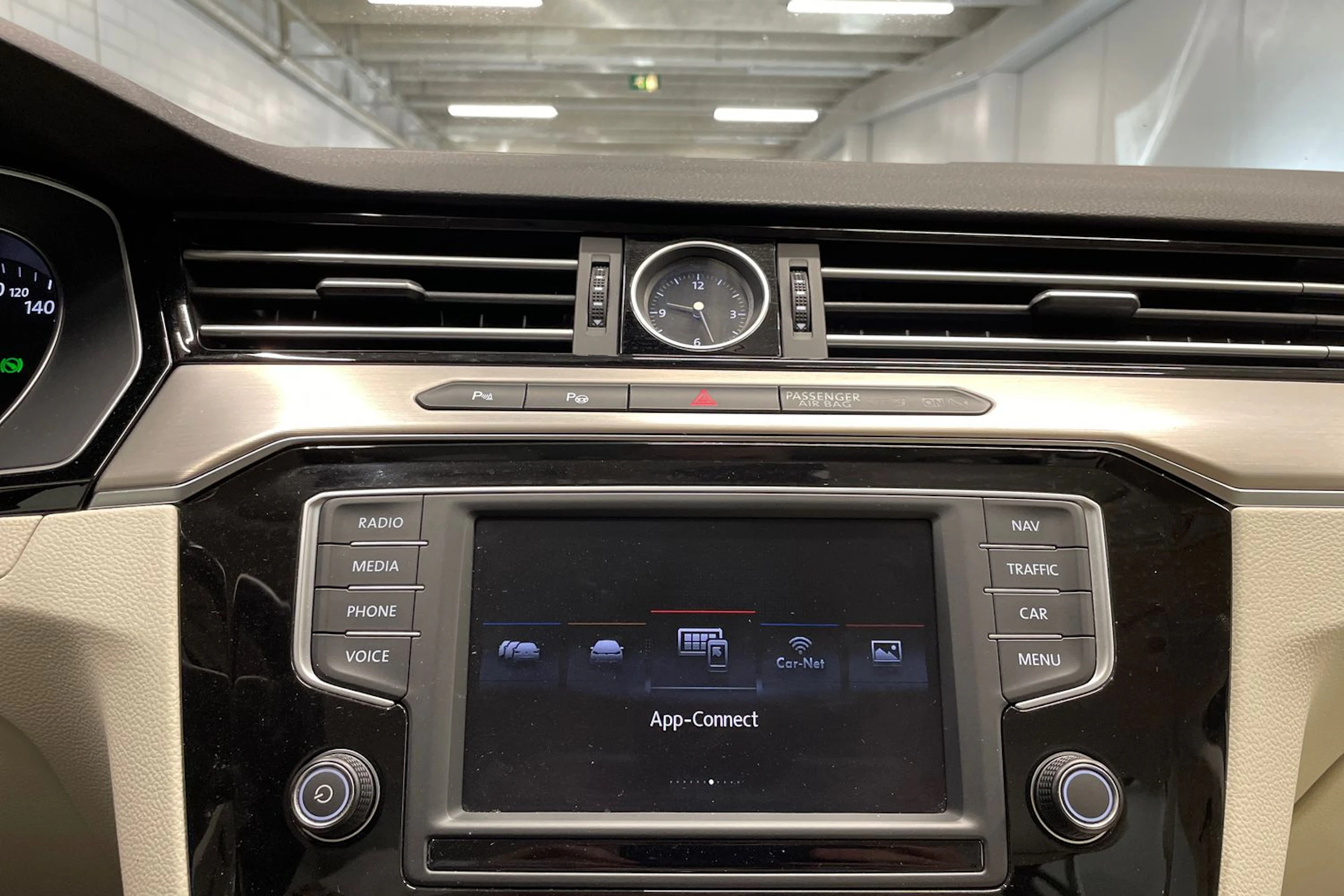musta Volkswagen Passat 2016 kuva 14.