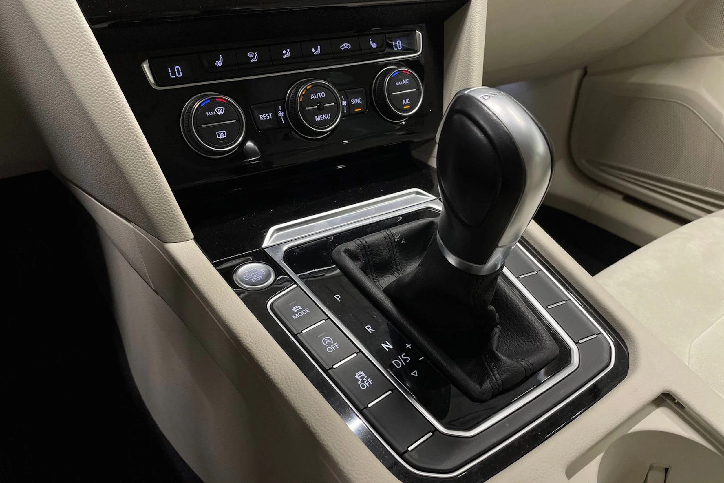 musta Volkswagen Passat 2016 kuva 16.