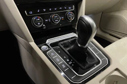 musta Volkswagen Passat 2016 kuva 16.