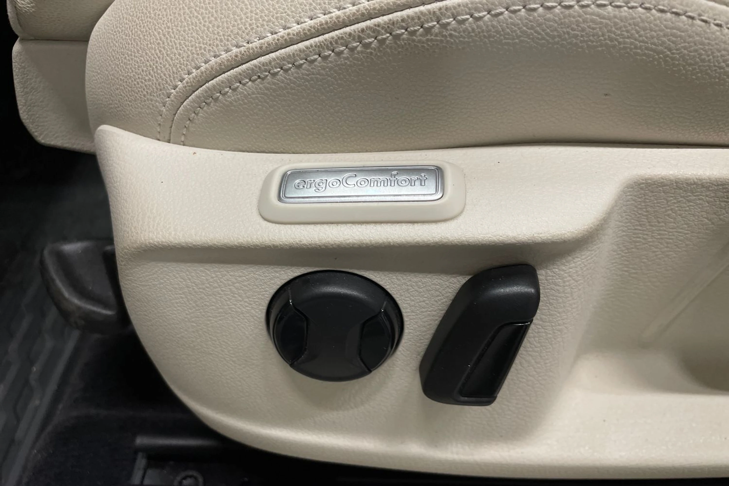 musta Volkswagen Passat 2016 kuva 21.