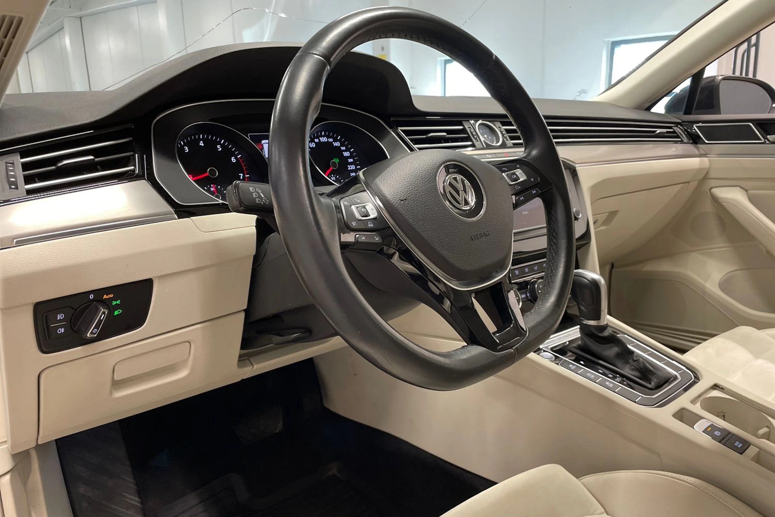 musta Volkswagen Passat 2016 kuva 22.