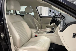 musta Volkswagen Passat 2016 kuva 23.