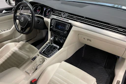 musta Volkswagen Passat 2016 kuva 24.
