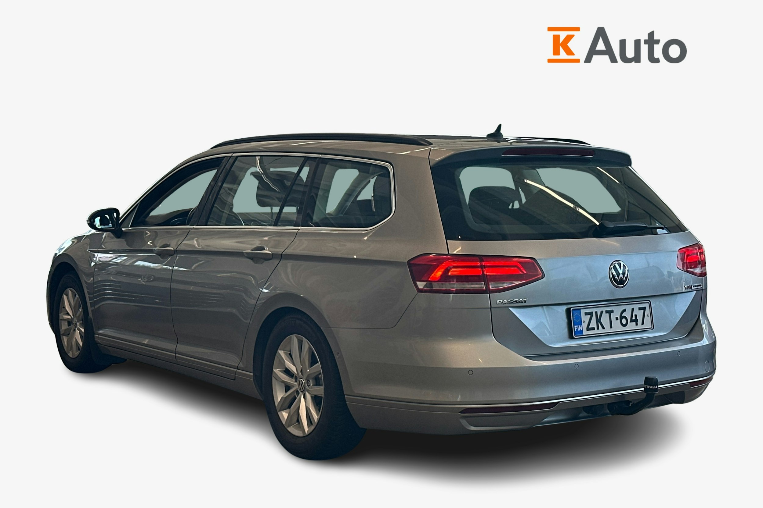 harmaa Volkswagen Passat 2016 kuva 2.