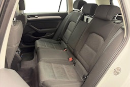 valkoinen Volkswagen Passat 2016 kuva 8.