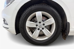 valkoinen Volkswagen Passat 2016 kuva 9.