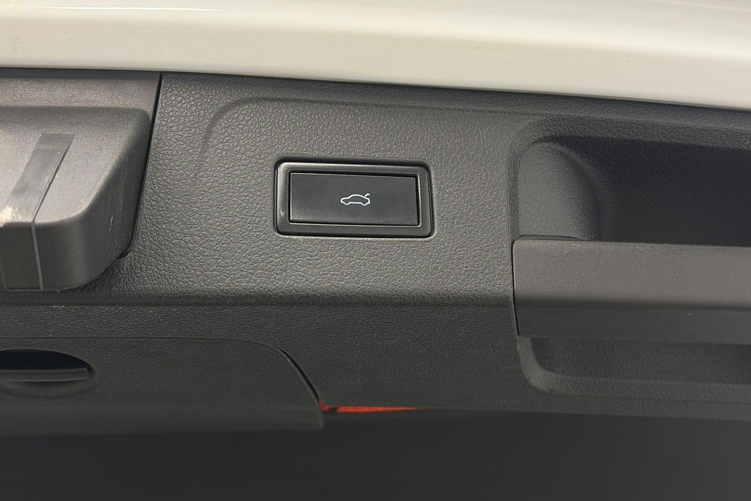 valkoinen Volkswagen Passat 2016 kuva 11.