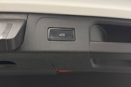 valkoinen Volkswagen Passat 2016 kuva 11.