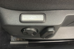 valkoinen Volkswagen Passat 2016 kuva 13.