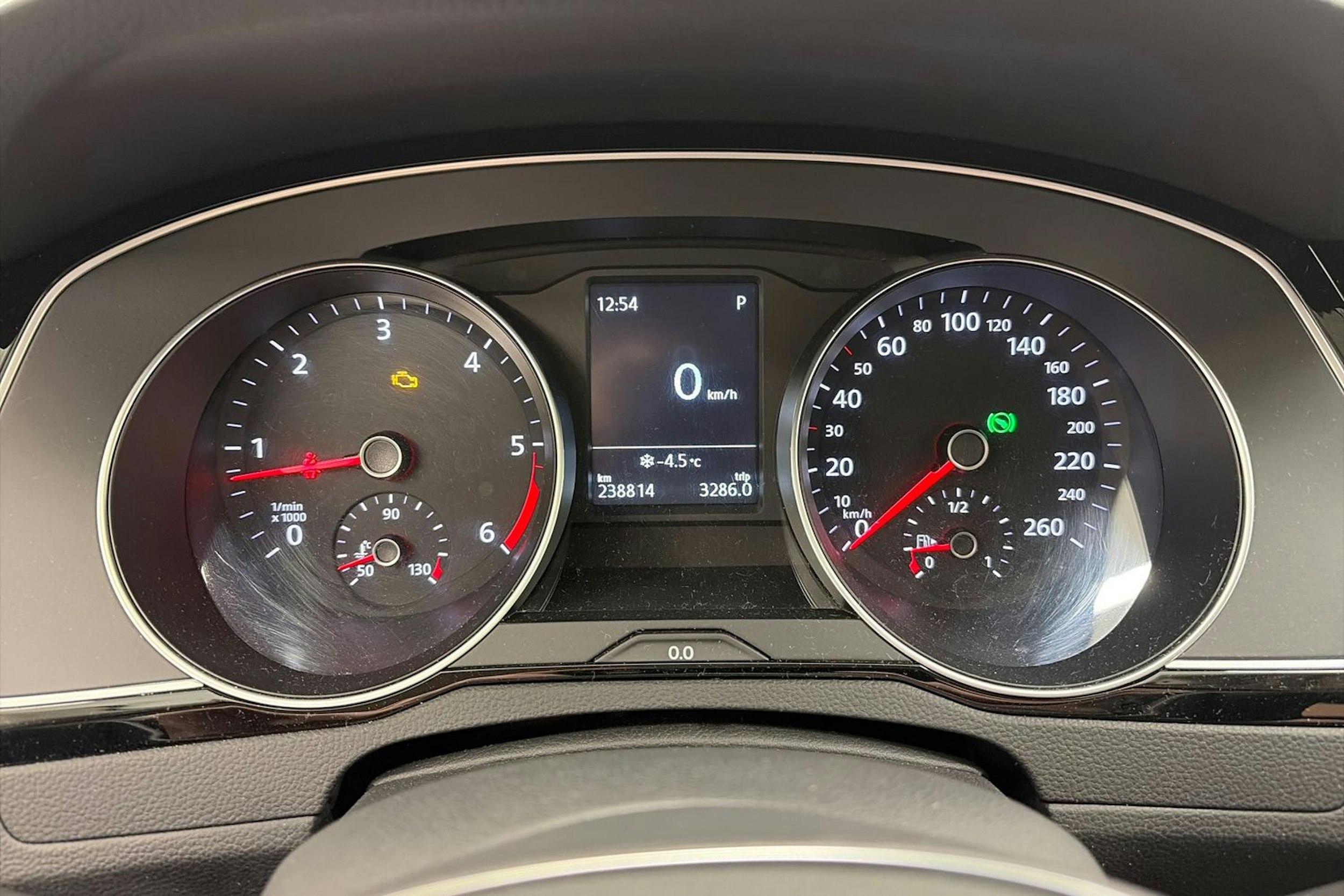 valkoinen Volkswagen Passat 2016 kuva 14.