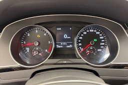 valkoinen Volkswagen Passat 2016 kuva 14.