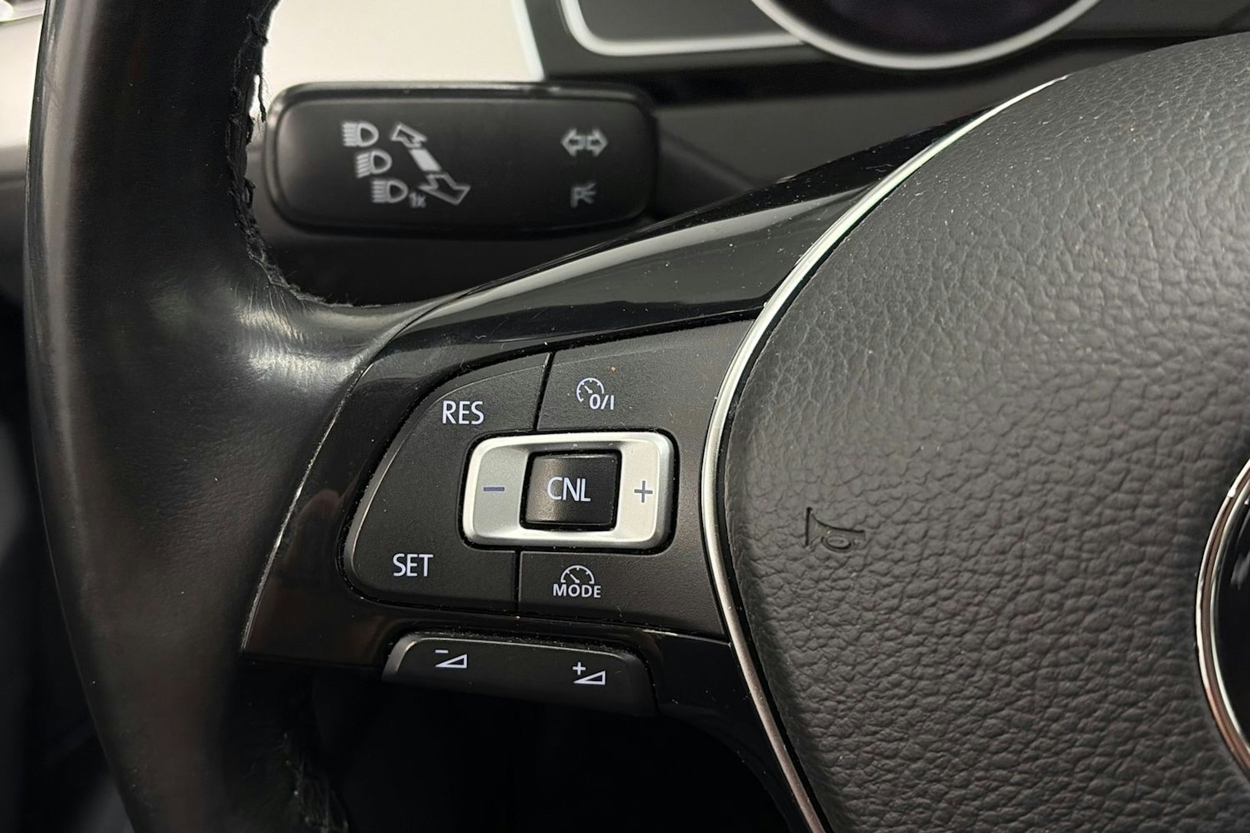 valkoinen Volkswagen Passat 2016 kuva 15.