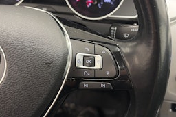 valkoinen Volkswagen Passat 2016 kuva 16.