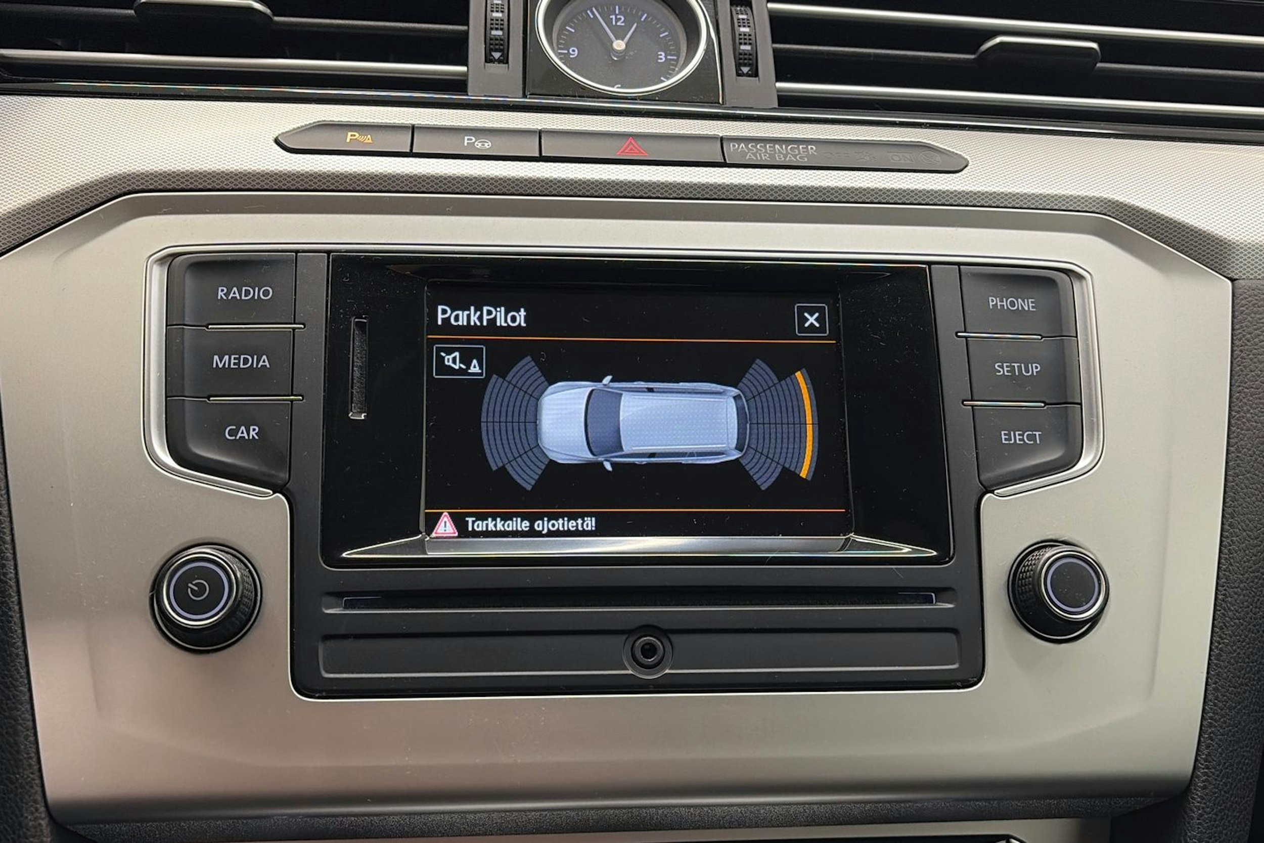 valkoinen Volkswagen Passat 2016 kuva 17.