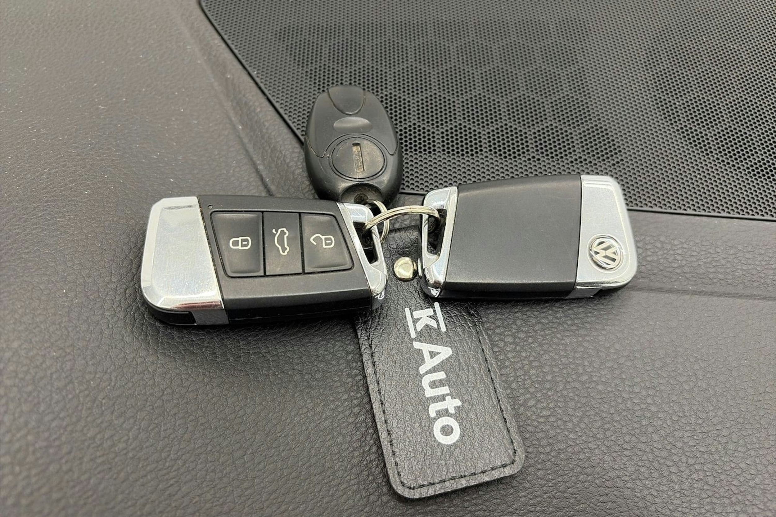 valkoinen Volkswagen Passat 2016 kuva 19.