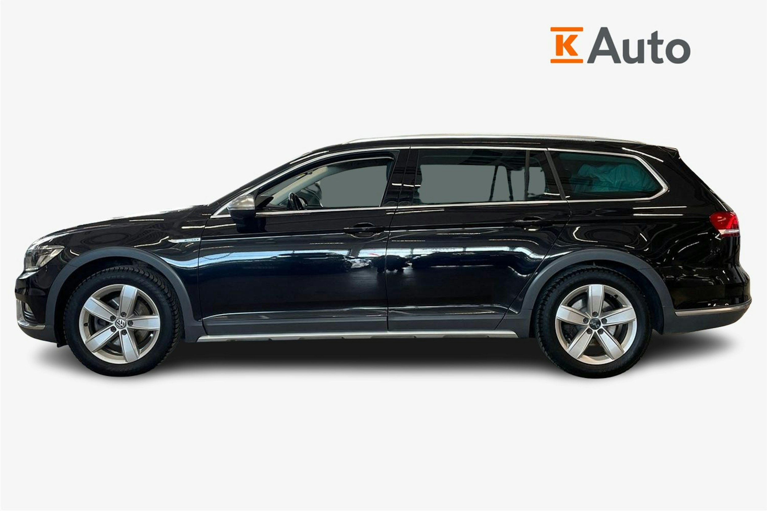 musta Volkswagen Passat 2016 kuva 6.