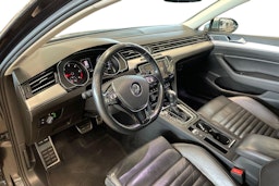 musta Volkswagen Passat 2016 kuva 7.