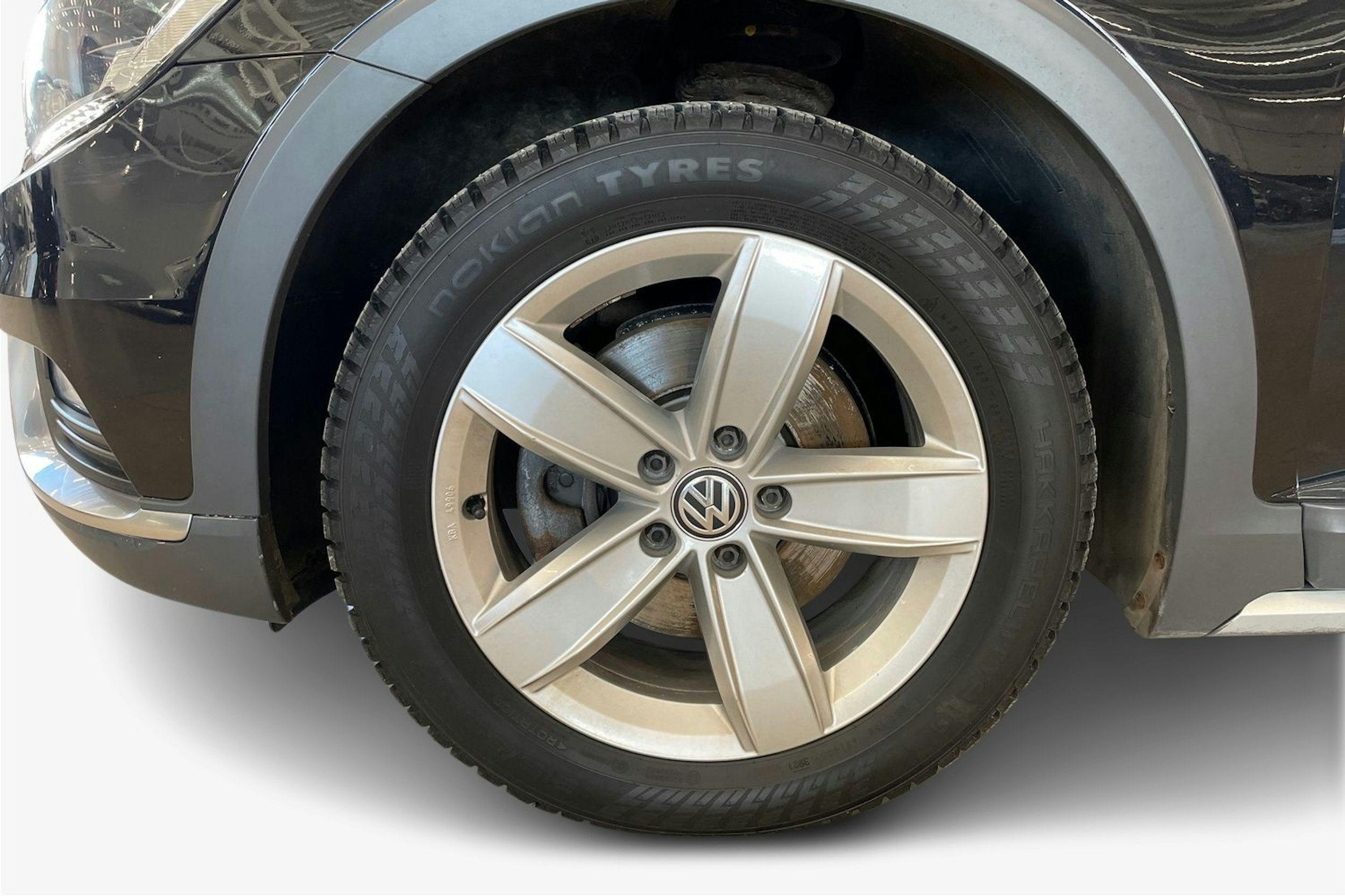 musta Volkswagen Passat 2016 kuva 11.