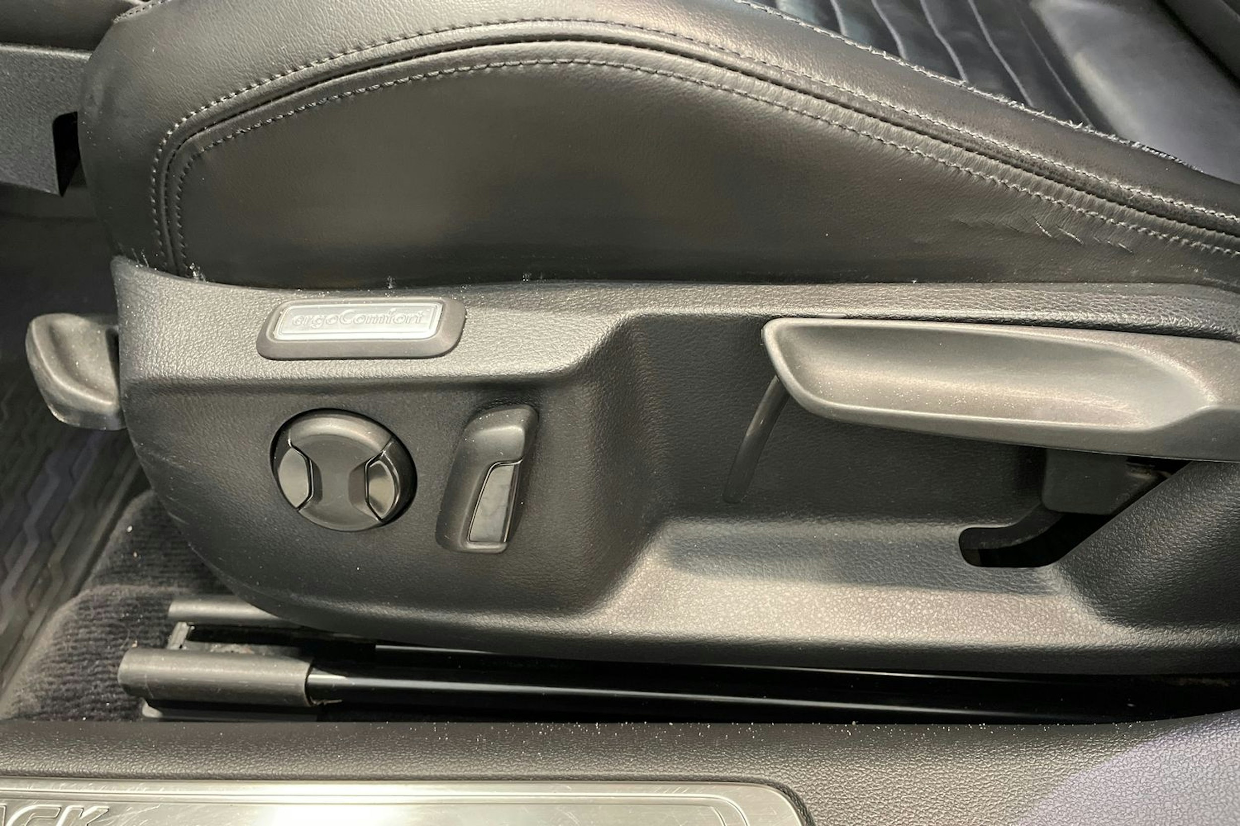 musta Volkswagen Passat 2016 kuva 15.