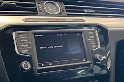 musta Volkswagen Passat 2016 kuva 17.