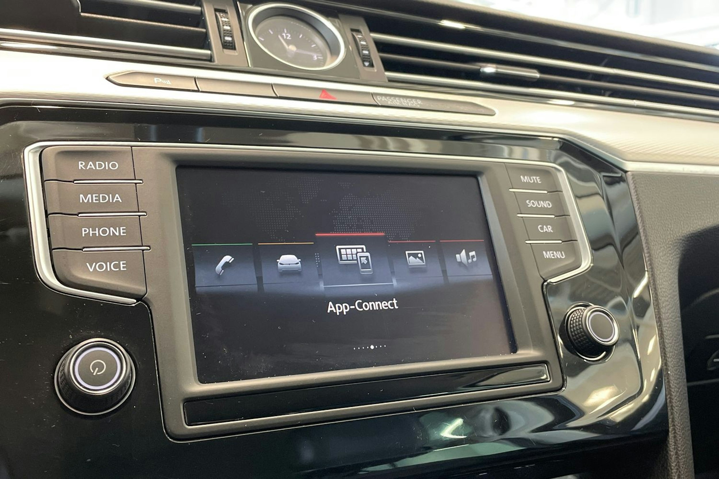 musta Volkswagen Passat 2016 kuva 21.