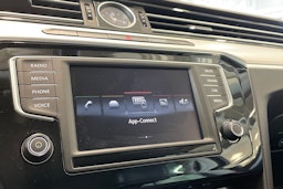 musta Volkswagen Passat 2016 kuva 21.