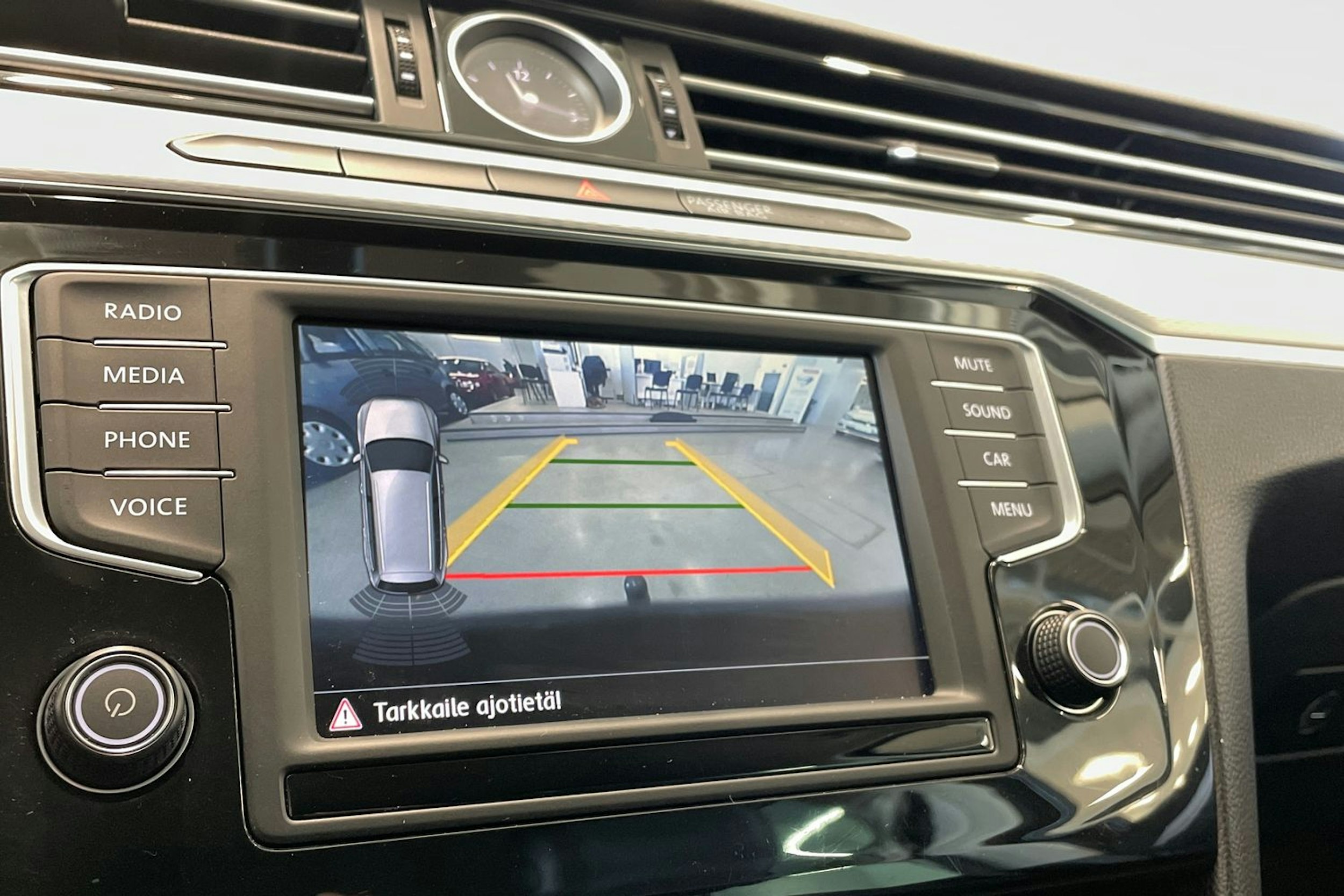 musta Volkswagen Passat 2016 kuva 22.