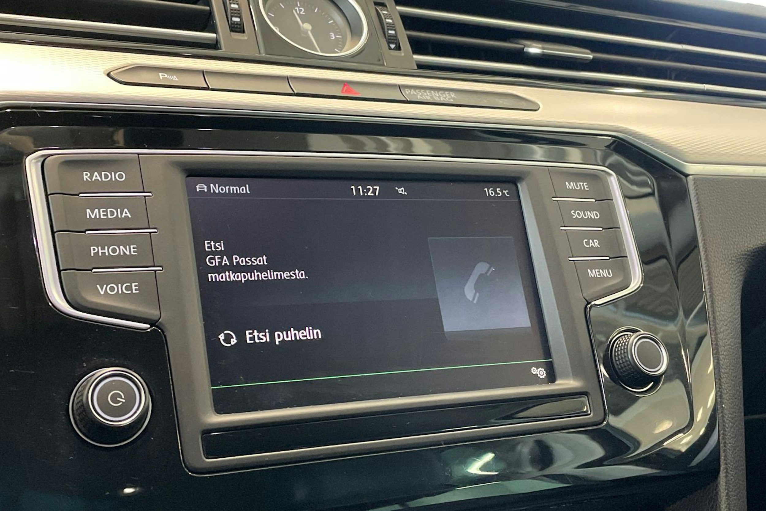 musta Volkswagen Passat 2016 kuva 23.