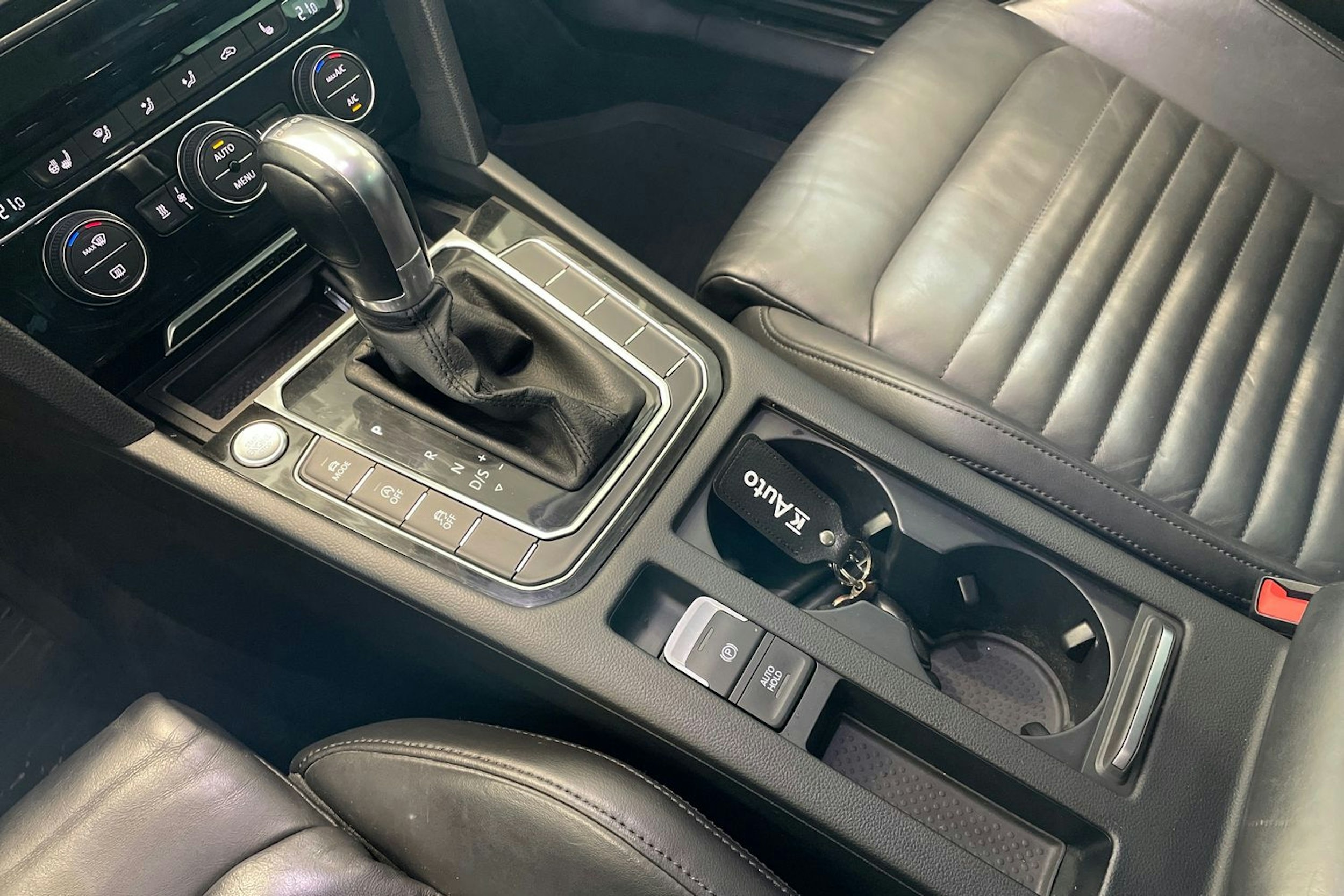 musta Volkswagen Passat 2016 kuva 24.