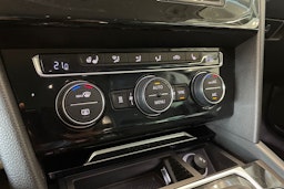 musta Volkswagen Passat 2016 kuva 25.