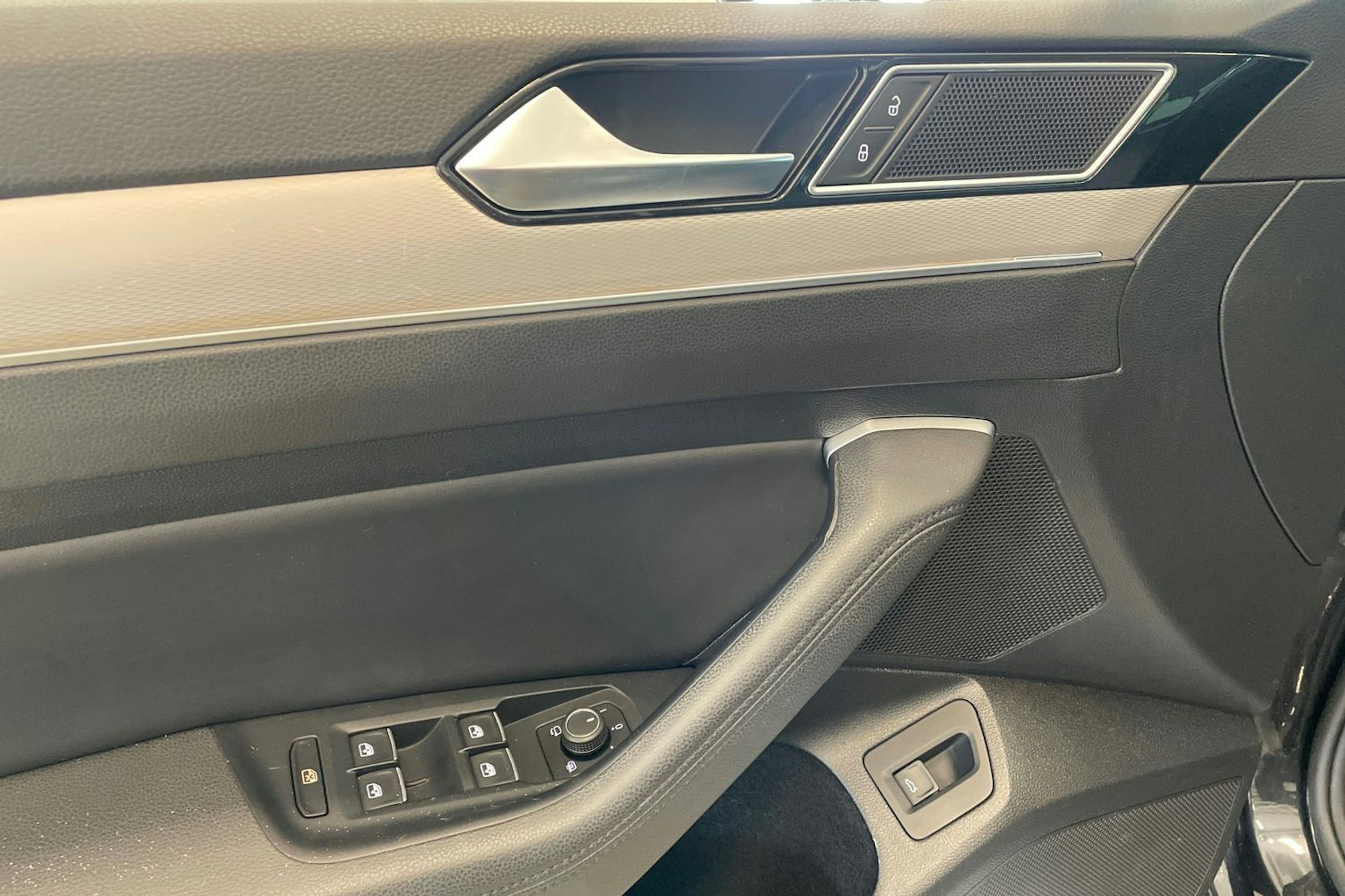 musta Volkswagen Passat 2016 kuva 27.