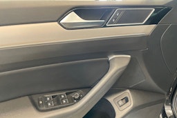 musta Volkswagen Passat 2016 kuva 27.