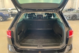 musta Volkswagen Passat 2016 kuva 28.