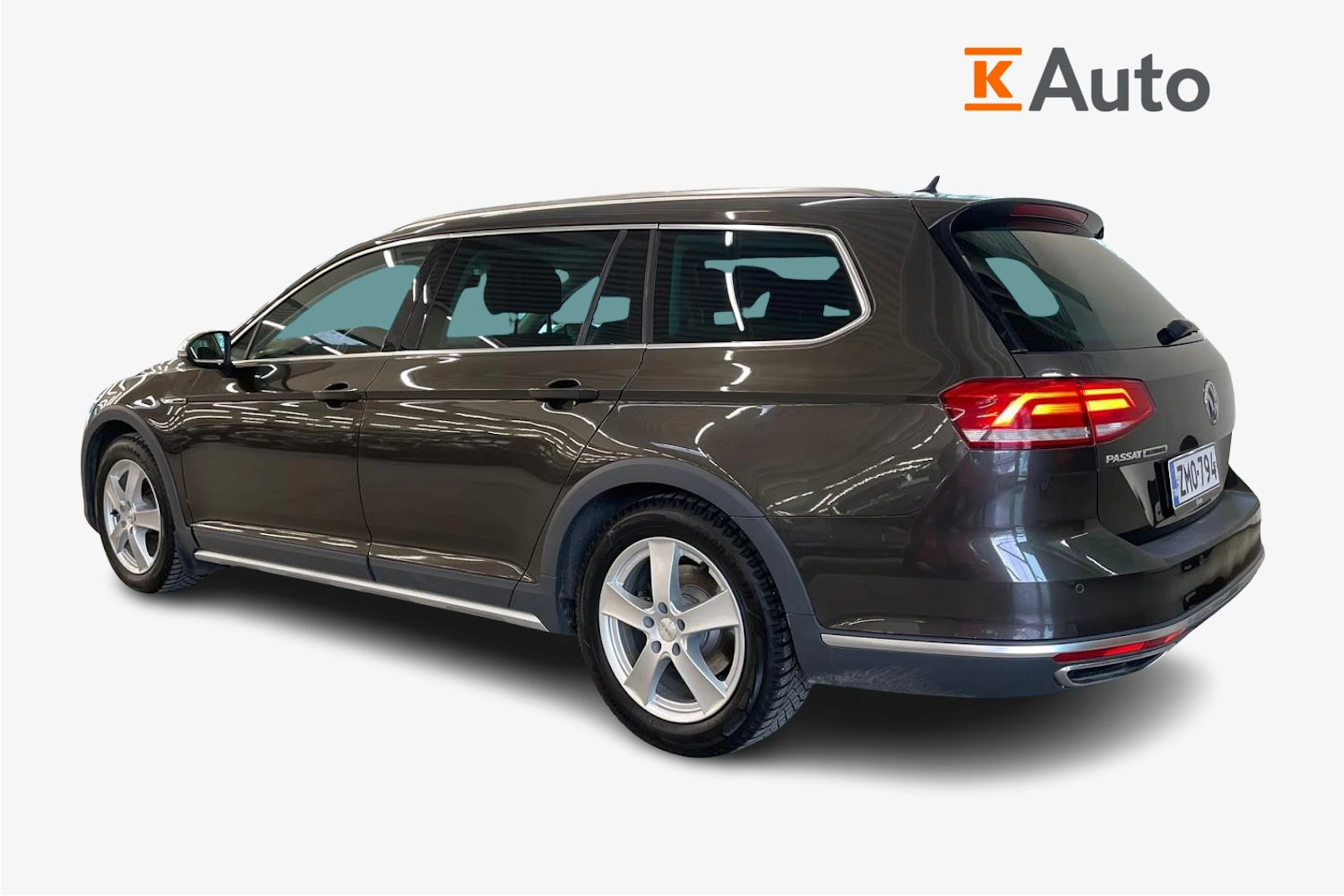 ruskea (beige) Volkswagen Passat 2016 kuva 2.