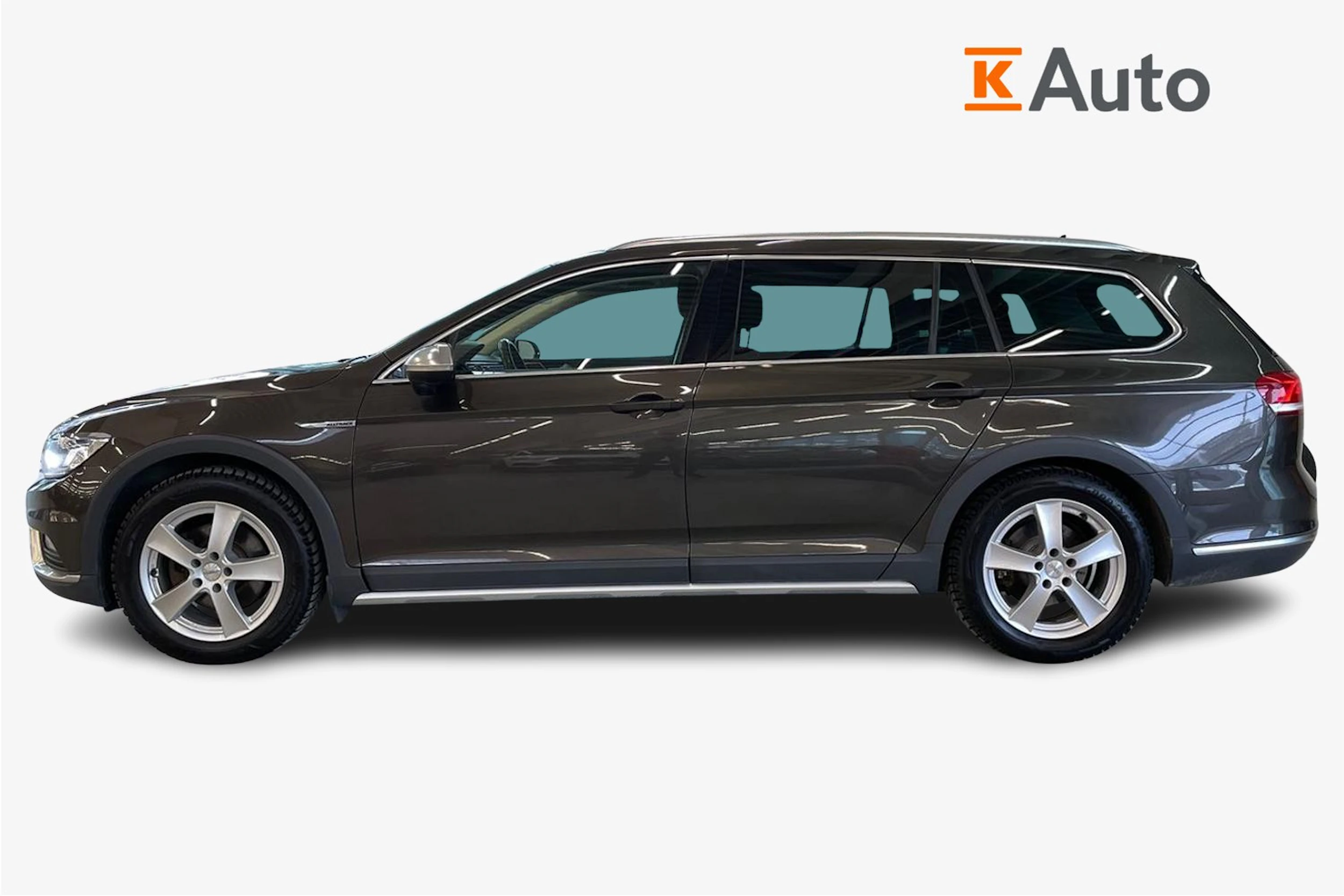 ruskea (beige) Volkswagen Passat 2016 kuva 5.