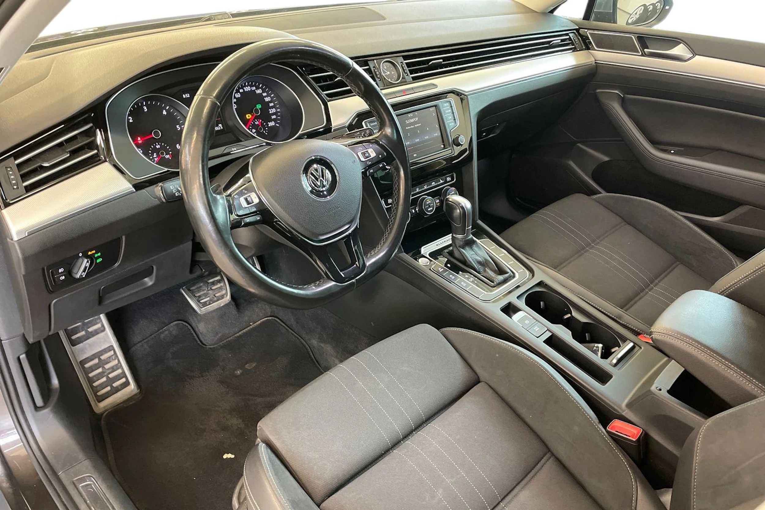 ruskea (beige) Volkswagen Passat 2016 kuva 6.