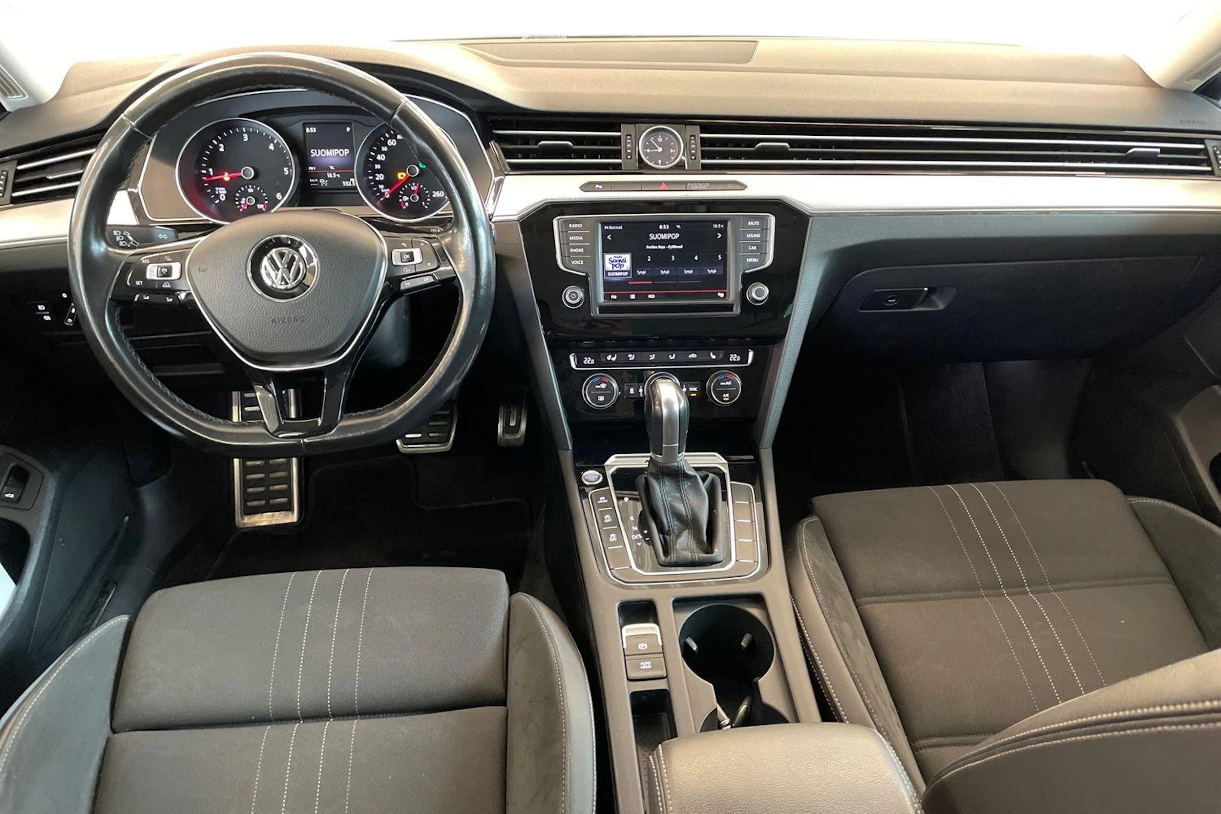 ruskea (beige) Volkswagen Passat 2016 kuva 7.