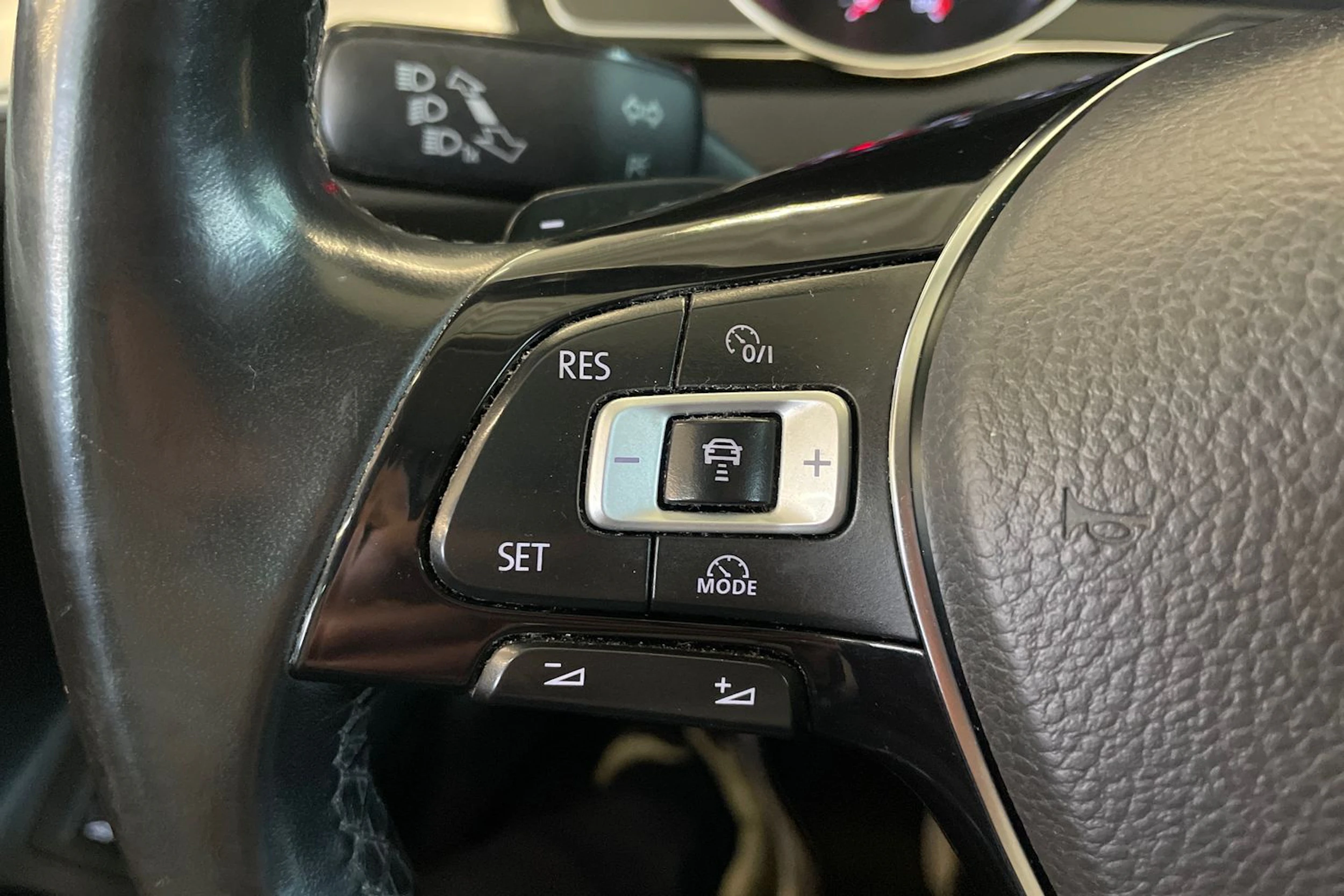 ruskea (beige) Volkswagen Passat 2016 kuva 13.