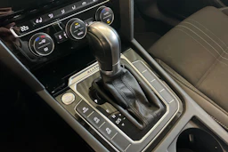 ruskea (beige) Volkswagen Passat 2016 kuva 16.