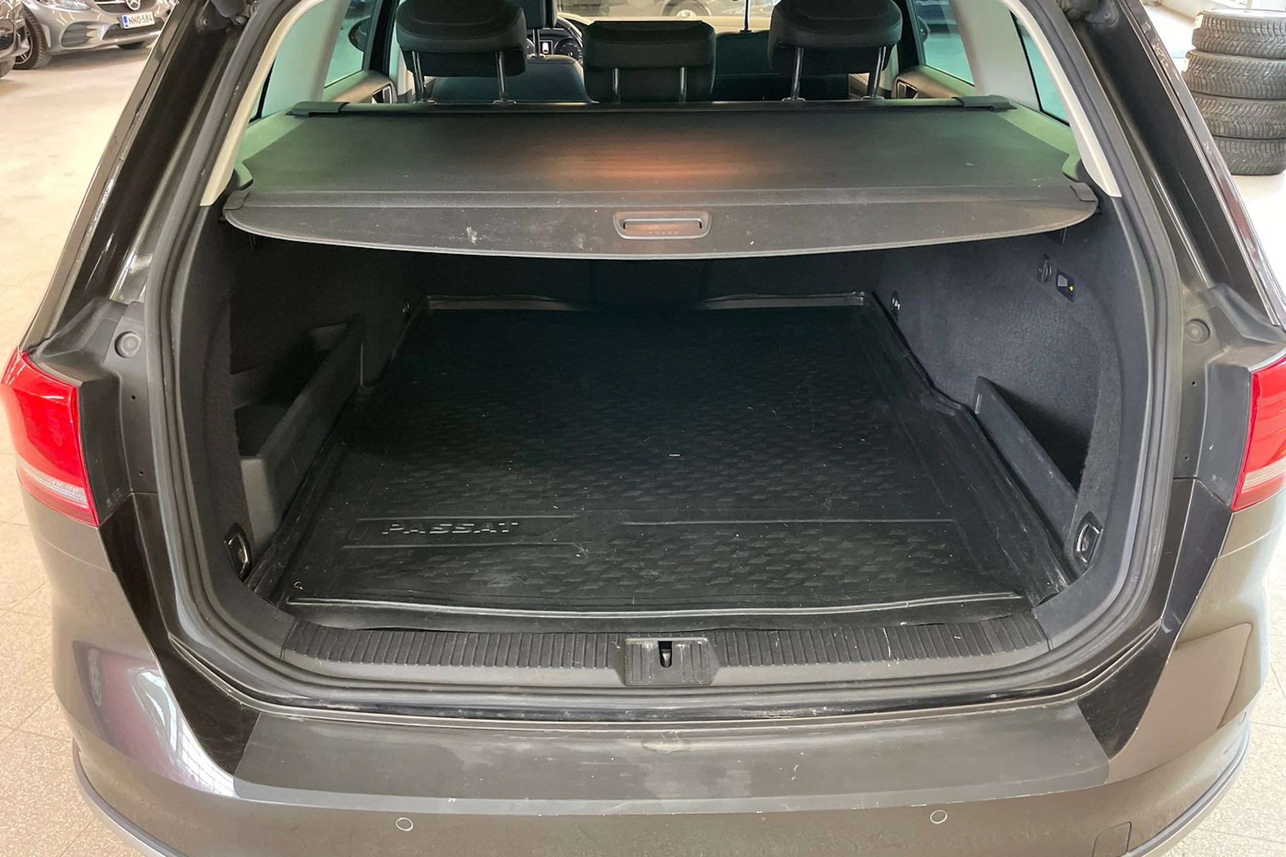 ruskea (beige) Volkswagen Passat 2016 kuva 18.