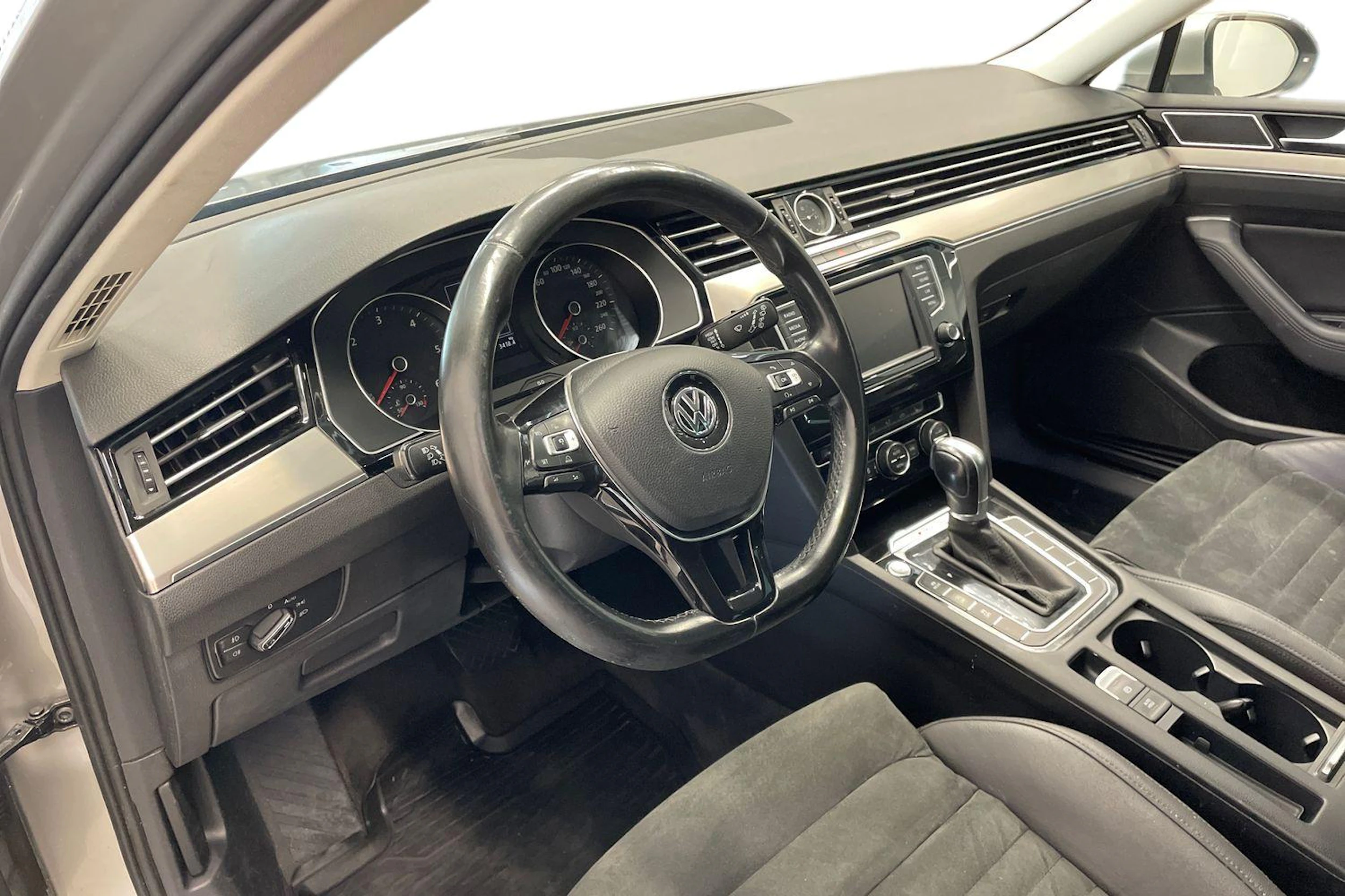 Harmaa Volkswagen PASSAT 2016 kuva 6.