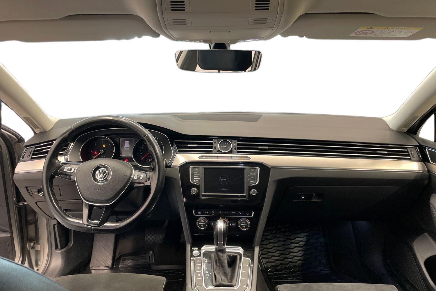 Volkswagen Passat 2016, photo 7/26