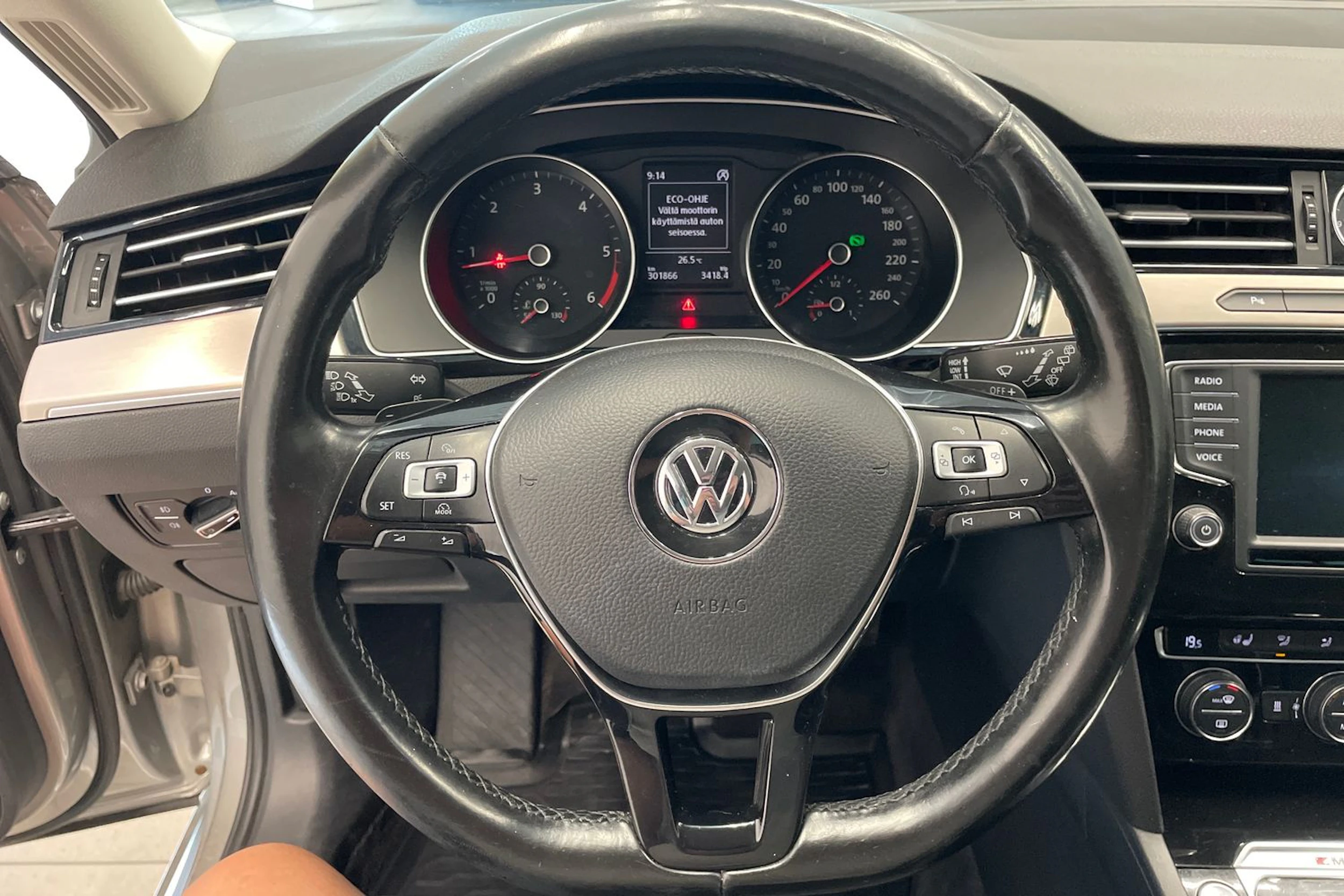 Harmaa Volkswagen PASSAT 2016 kuva 11.