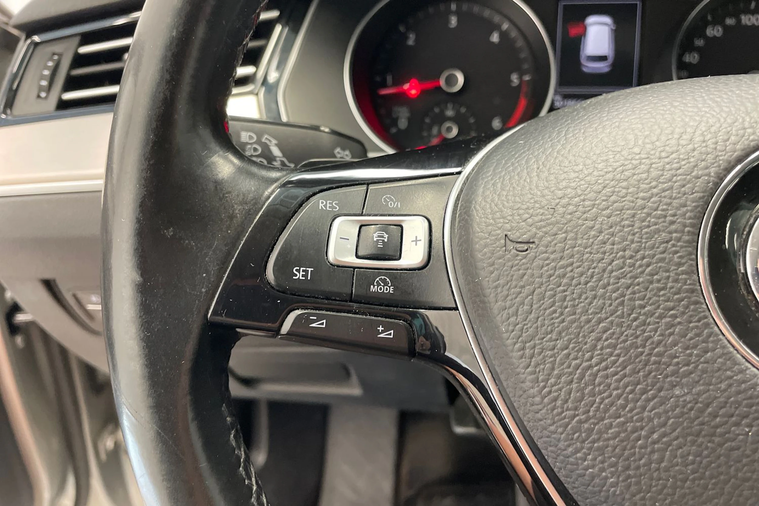 Harmaa Volkswagen PASSAT 2016 kuva 13.