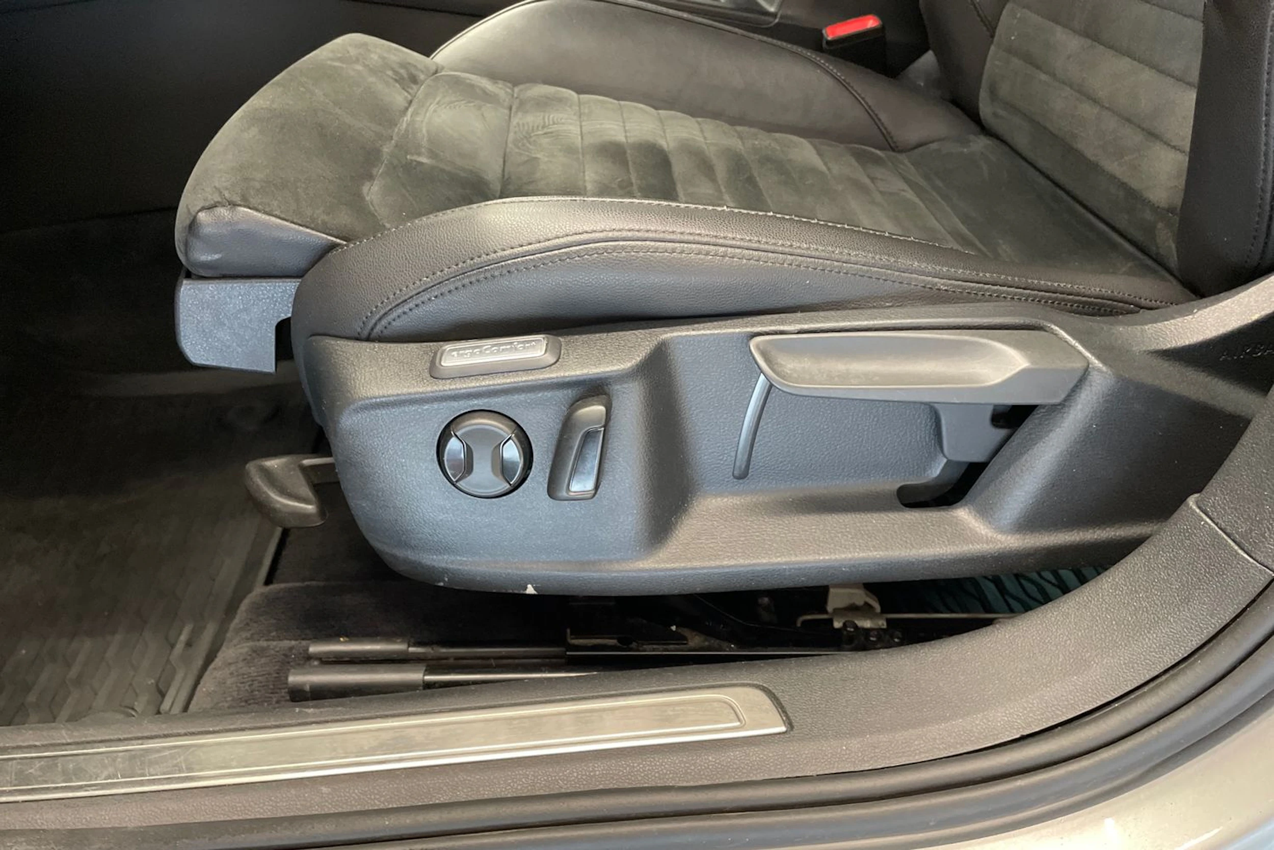 Harmaa Volkswagen PASSAT 2016 kuva 18.