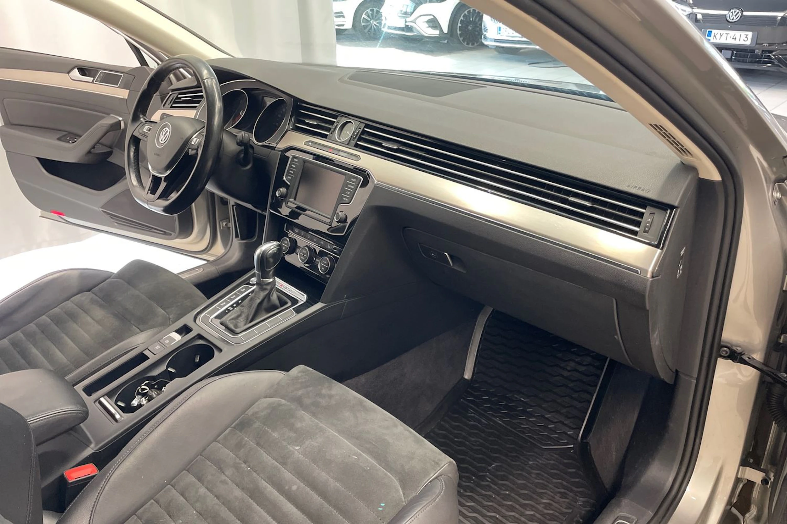 Harmaa Volkswagen PASSAT 2016 kuva 25.