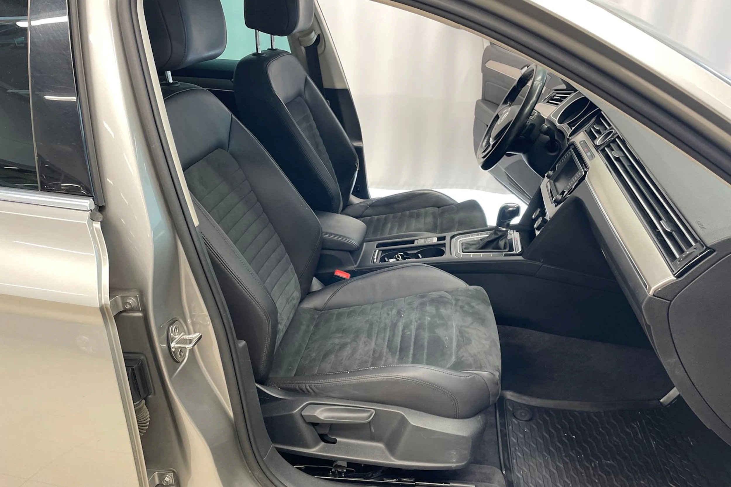 Harmaa Volkswagen PASSAT 2016 kuva 26.