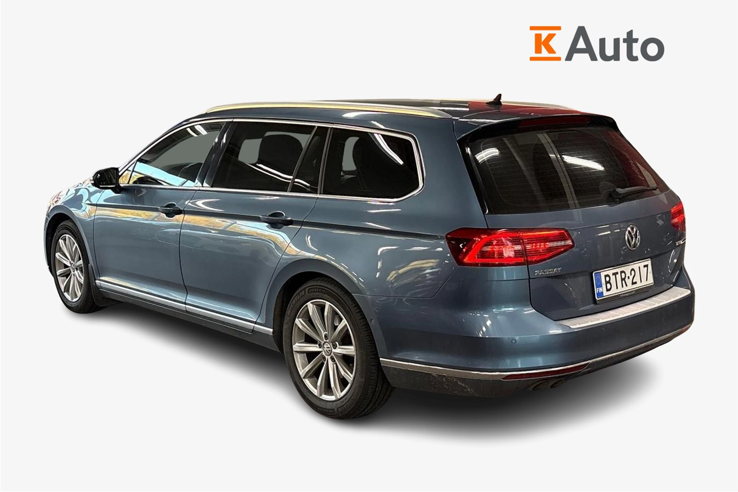 sininen Volkswagen Passat 2017 kuva 2.