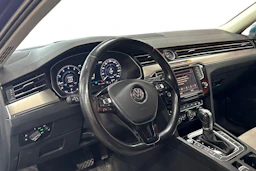 sininen Volkswagen Passat 2017 kuva 3.