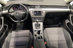 harmaa Volkswagen Passat 2017 kuva 9.